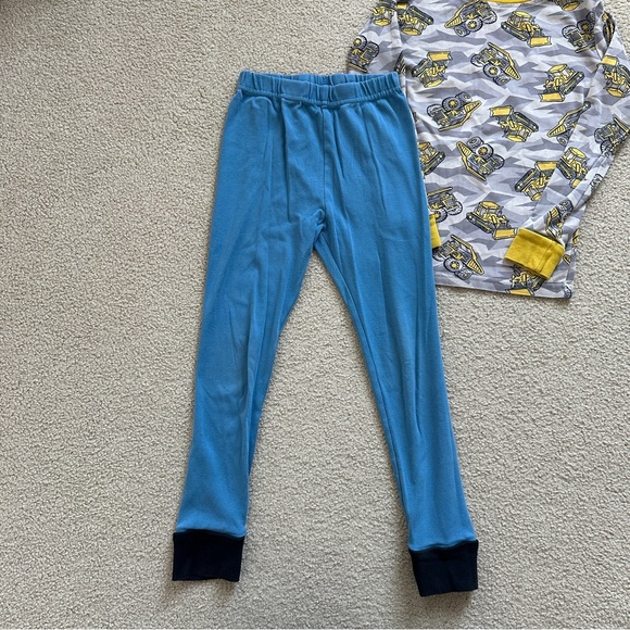 Bundle of 3 Sets of Kirkland Signature Boys Long Sleeve Pajamas (Size 6) - Picture 10 of 14